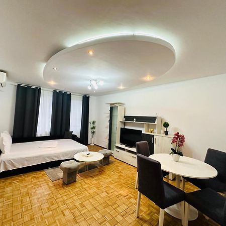Chic Comfort 1Bdr With Landmark View - Concerthall Bucharest Luaran gambar
