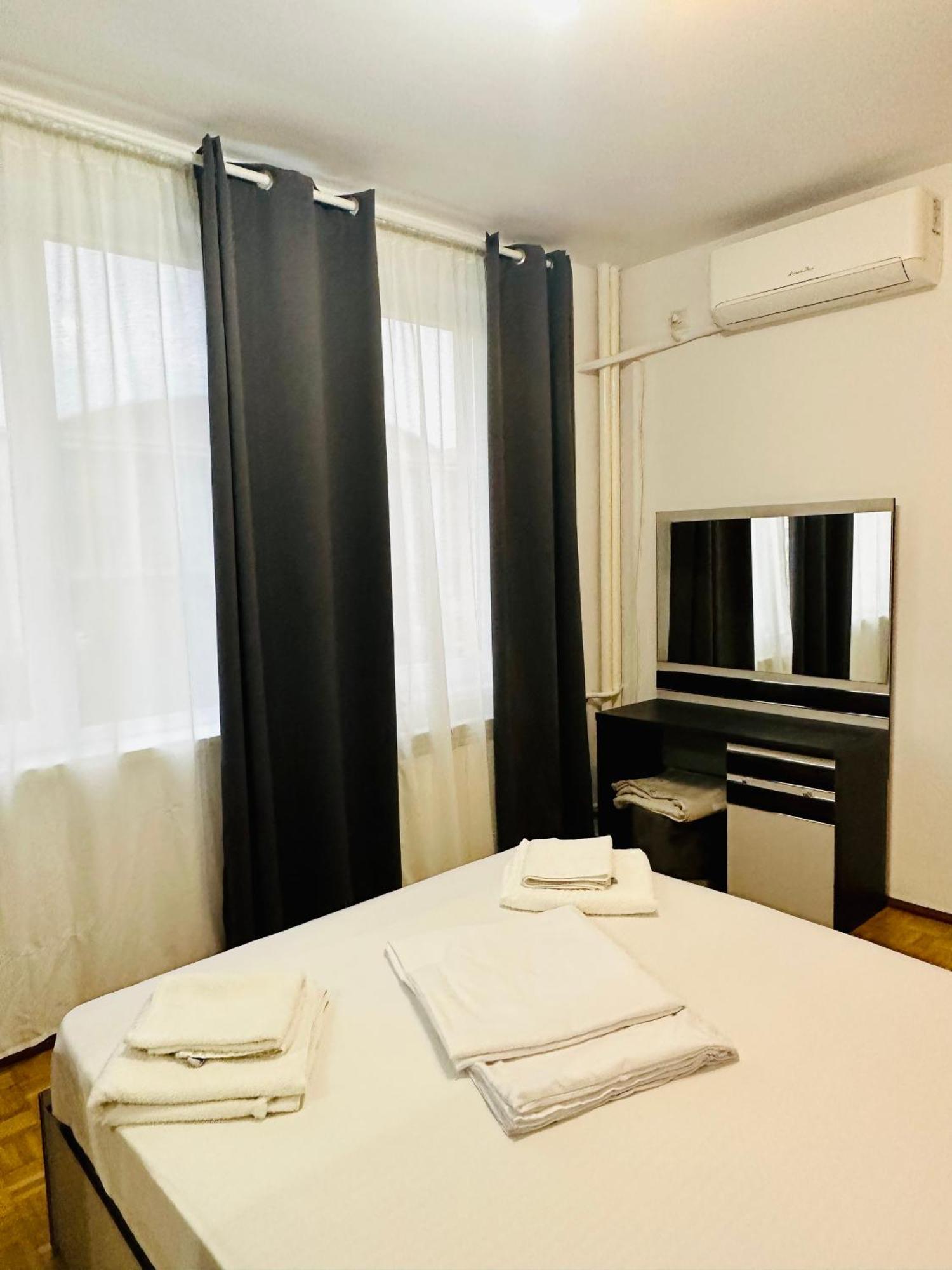 Chic Comfort 1Bdr With Landmark View - Concerthall Bucharest Luaran gambar