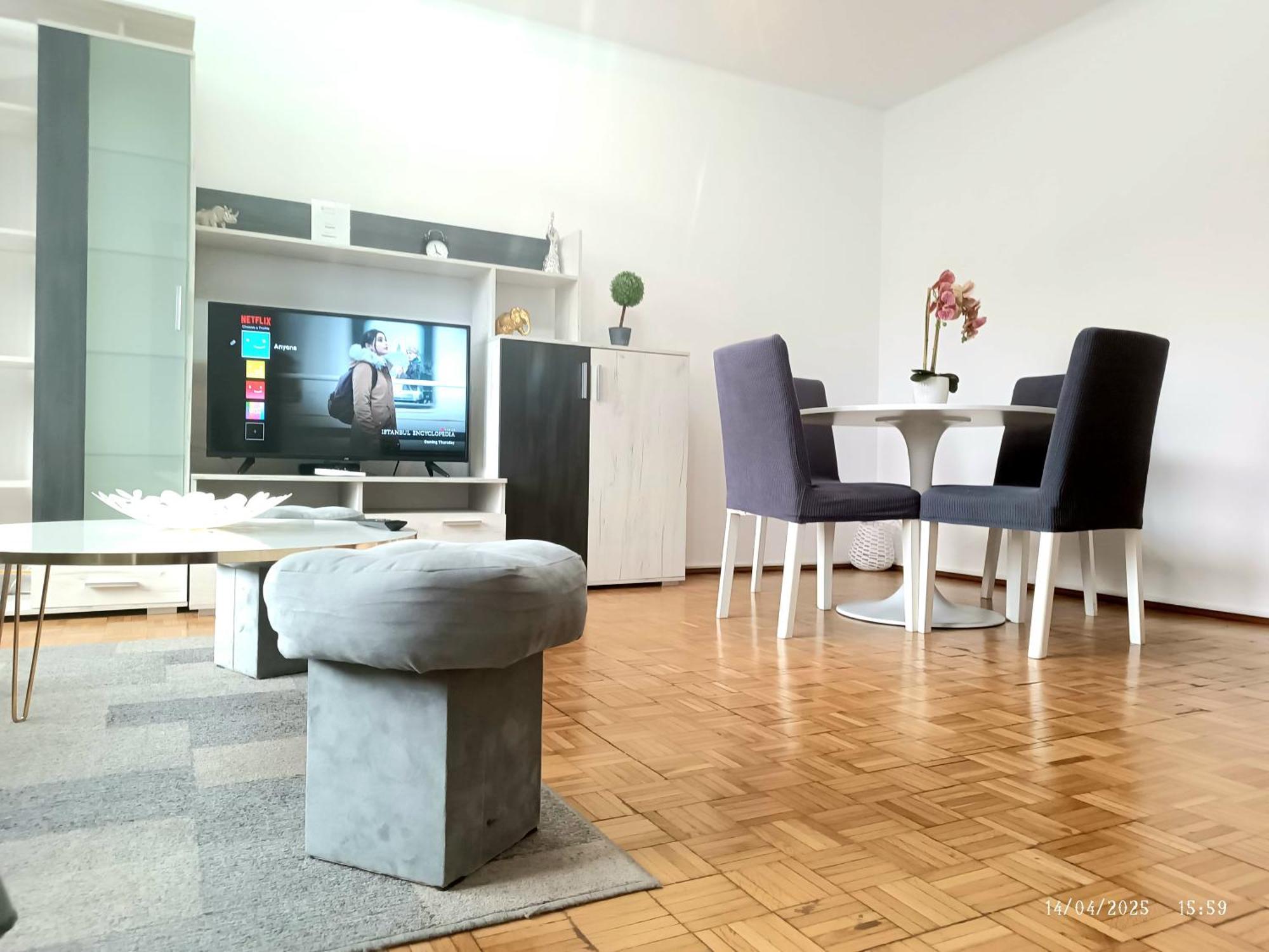 Chic Comfort 1Bdr With Landmark View - Concerthall Bucharest Luaran gambar