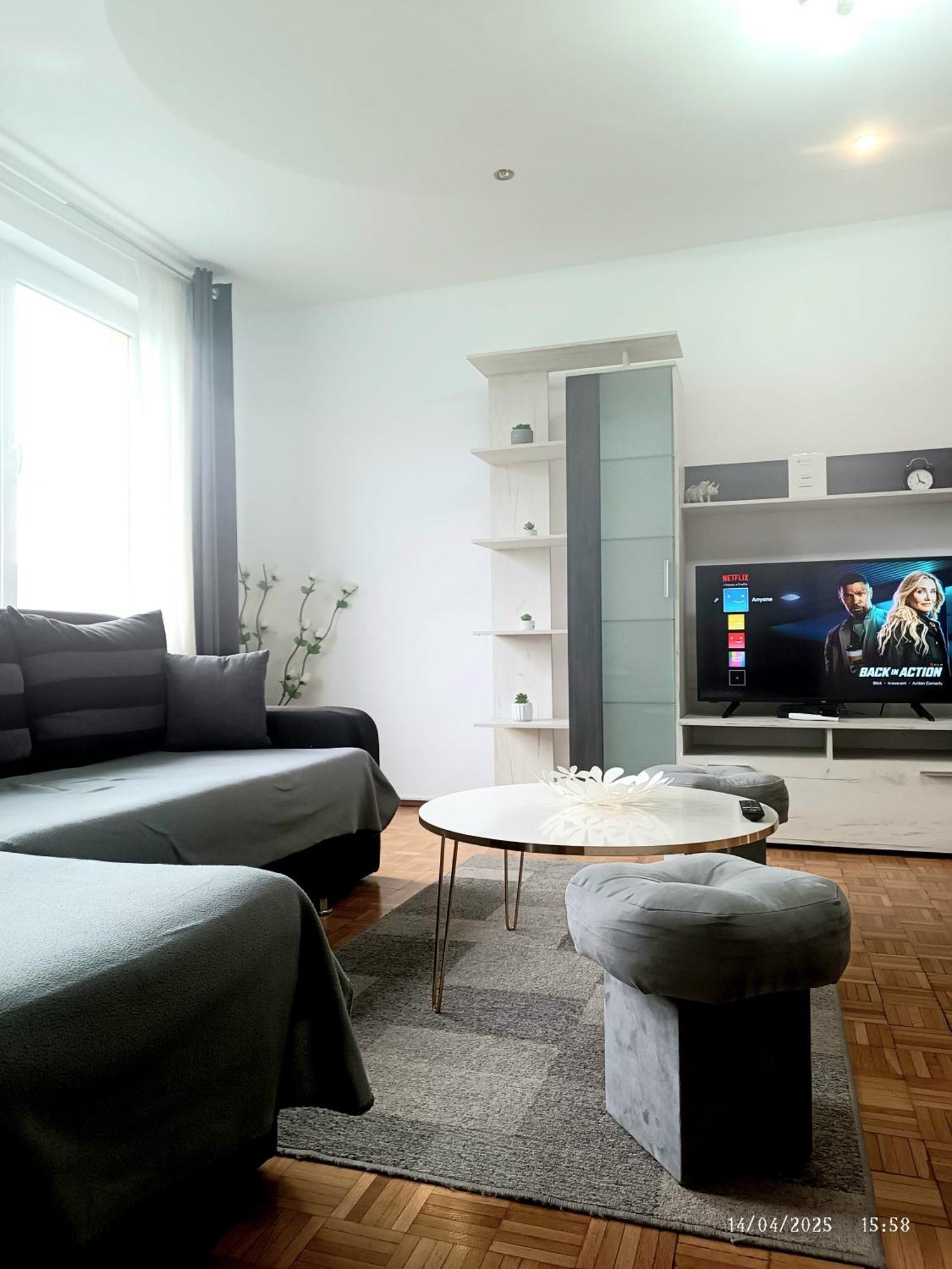 Chic Comfort 1Bdr With Landmark View - Concerthall Bucharest Luaran gambar