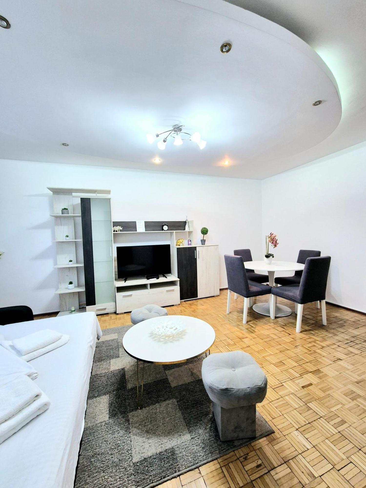 Chic Comfort 1Bdr With Landmark View - Concerthall Bucharest Luaran gambar