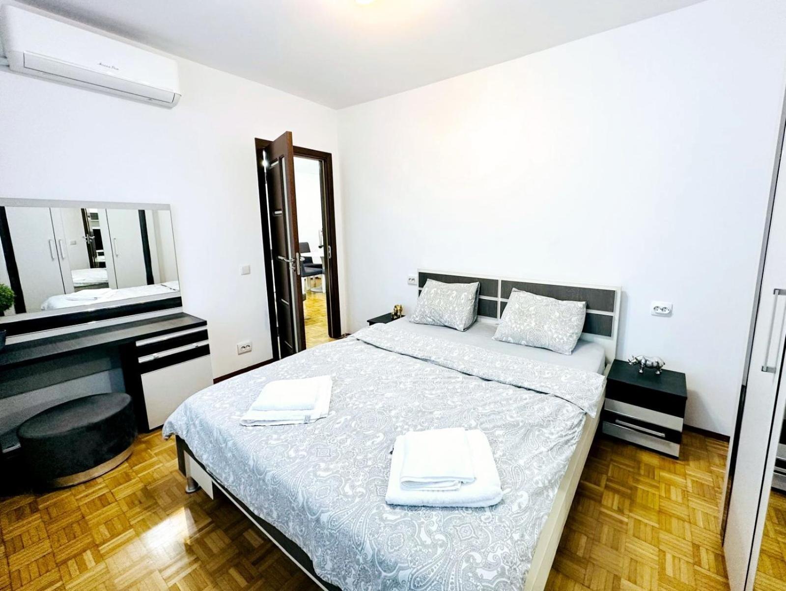 Chic Comfort 1Bdr With Landmark View - Concerthall Bucharest Luaran gambar