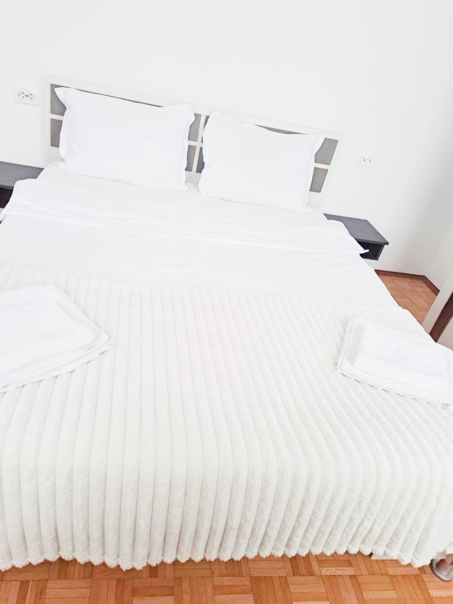 Chic Comfort 1Bdr With Landmark View - Concerthall Bucharest Luaran gambar