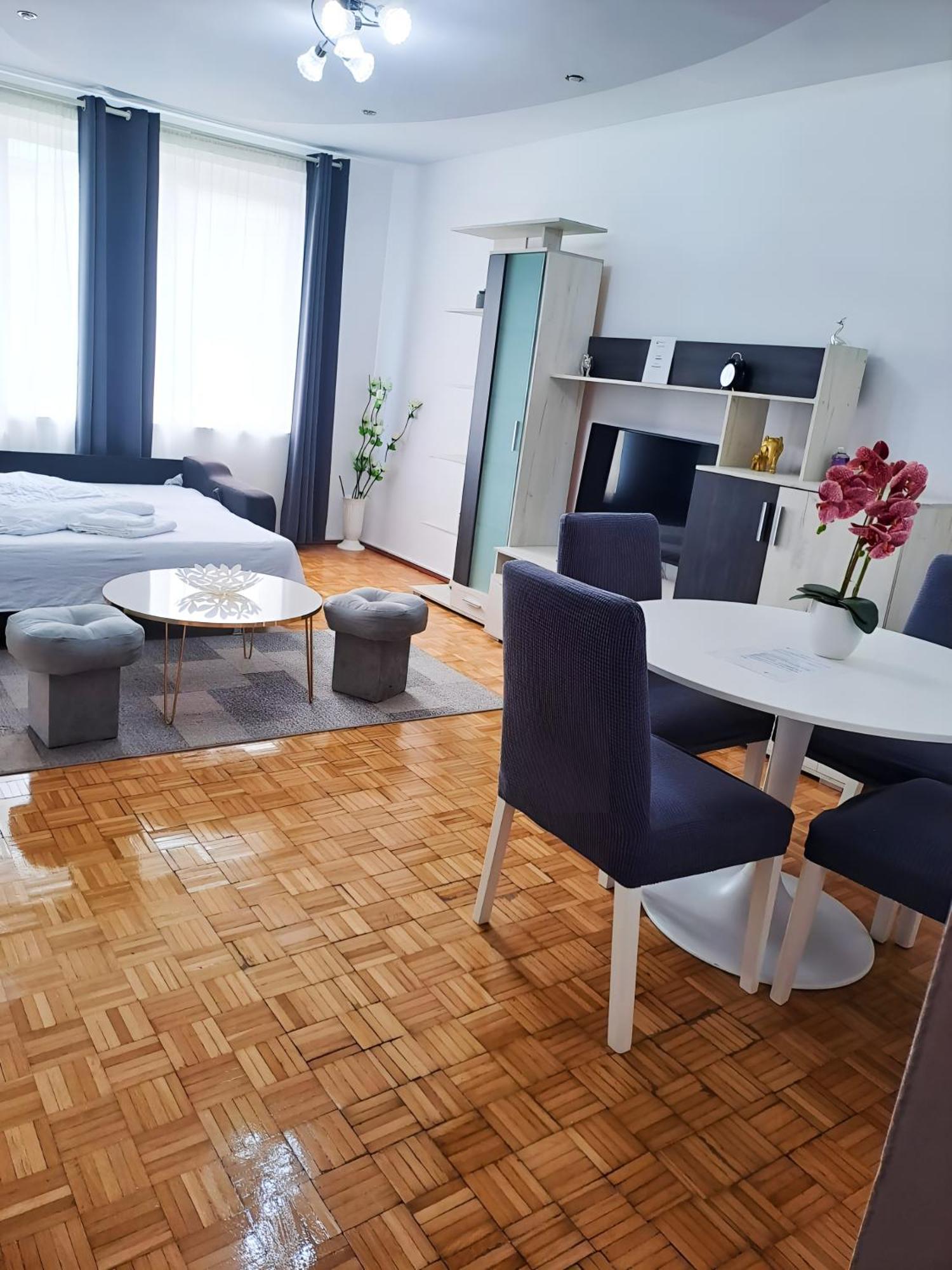 Chic Comfort 1Bdr With Landmark View - Concerthall Bucharest Luaran gambar